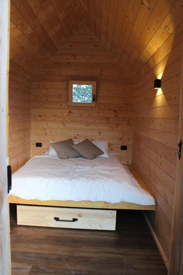 ホテル Hiska-Glamping Ajdovščina エクステリア 写真