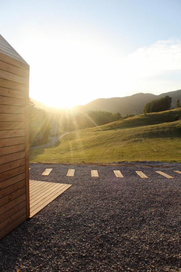 ホテル Hiska-Glamping Ajdovščina エクステリア 写真