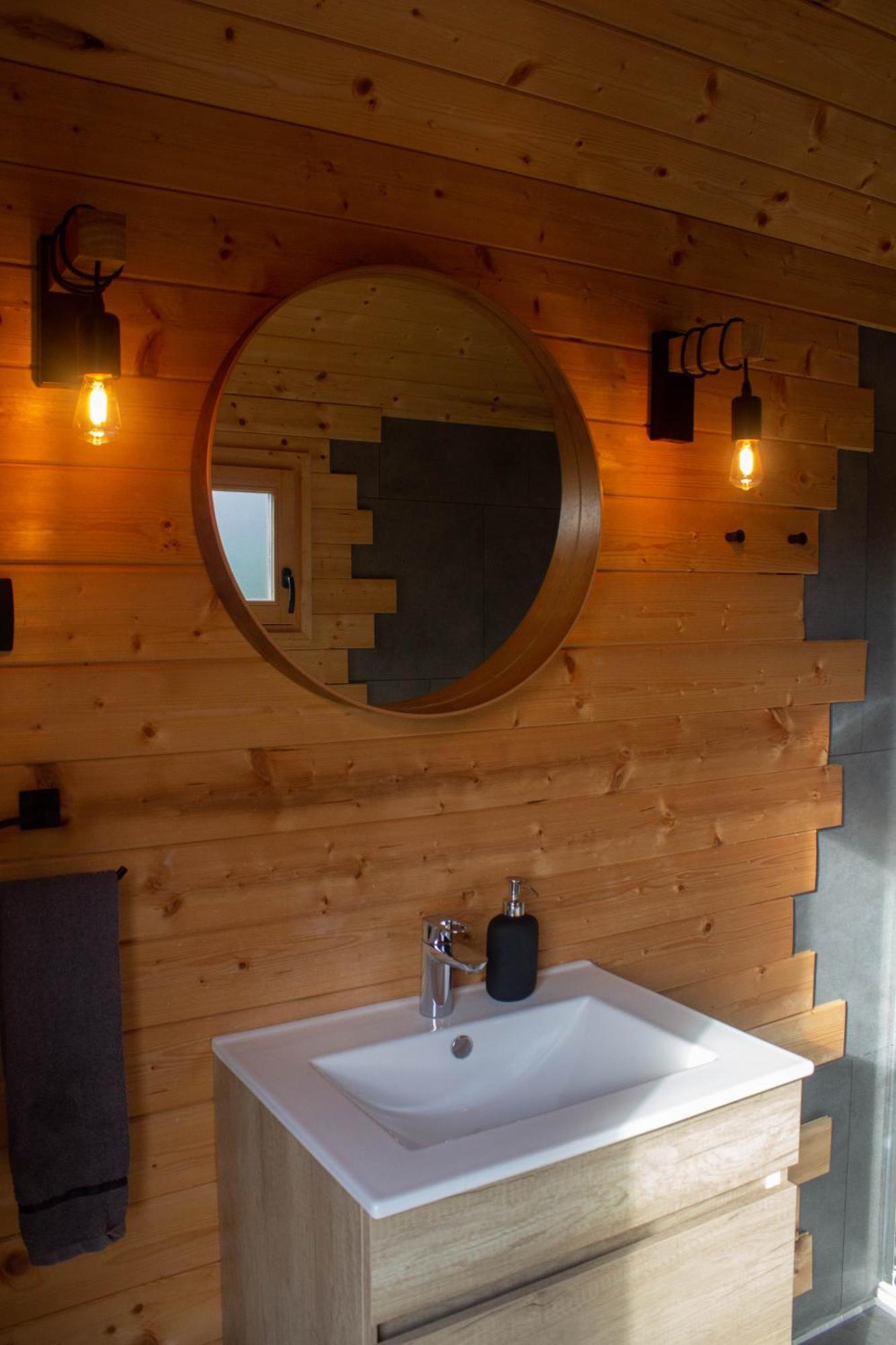ホテル Hiska-Glamping Ajdovščina エクステリア 写真