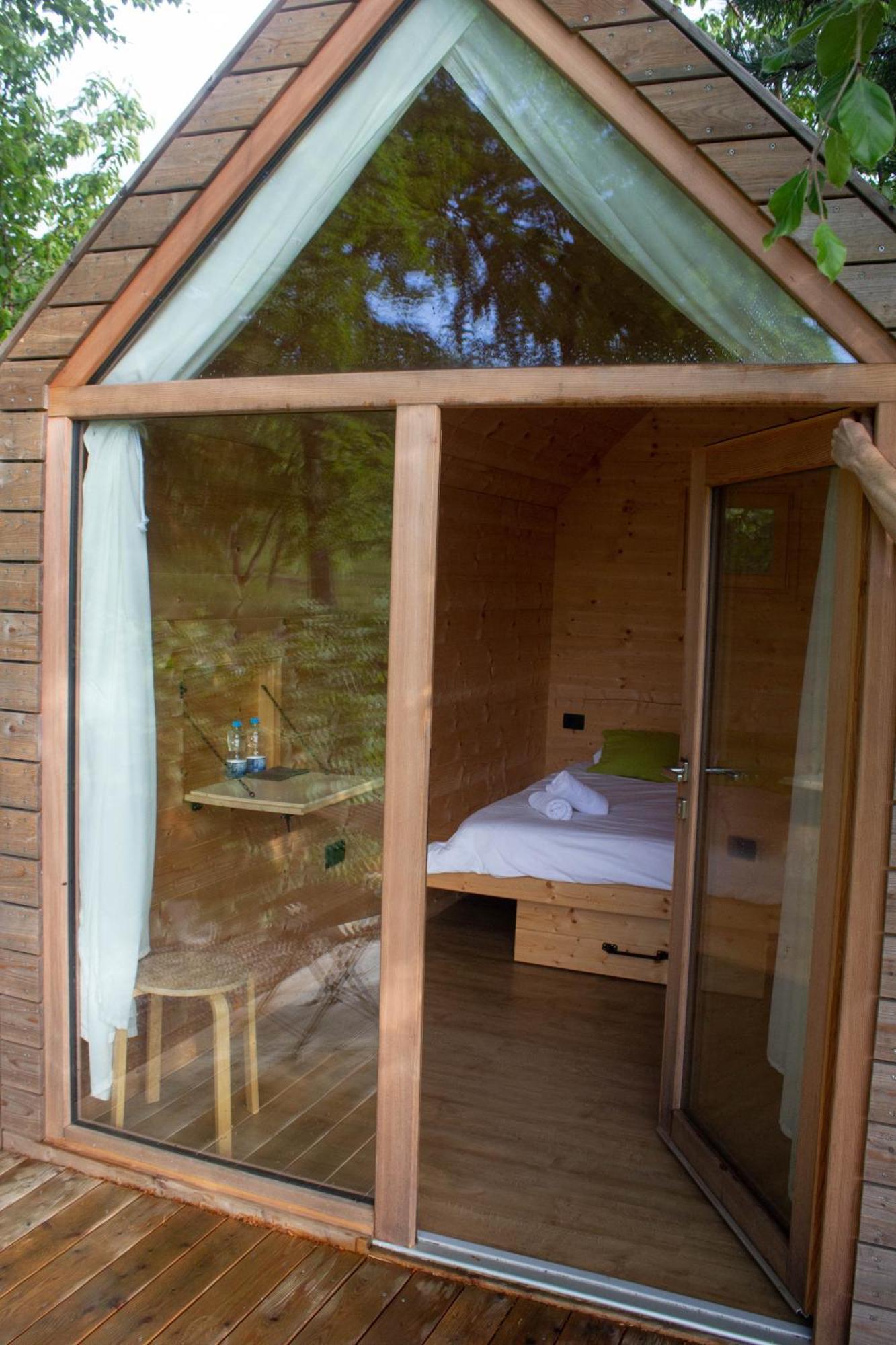 ホテル Hiska-Glamping Ajdovščina エクステリア 写真