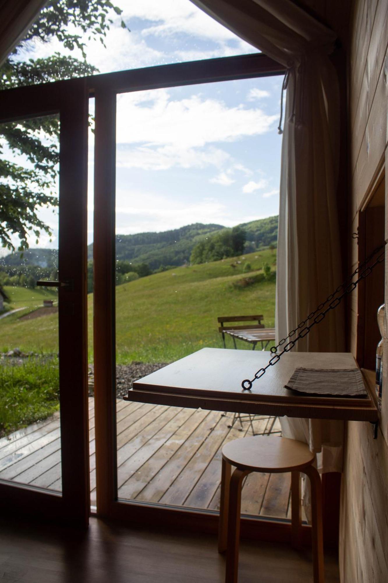 ホテル Hiska-Glamping Ajdovščina エクステリア 写真
